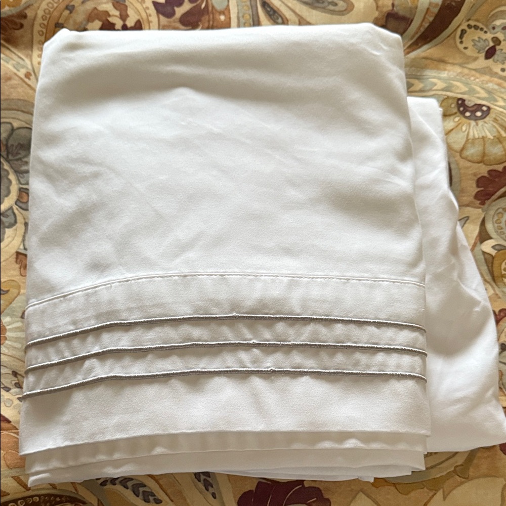 Elegant White Twin Sheet Set NWOT